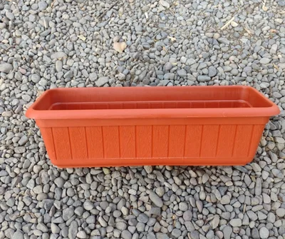 1 Jardinera 12x15x42 7 Litros